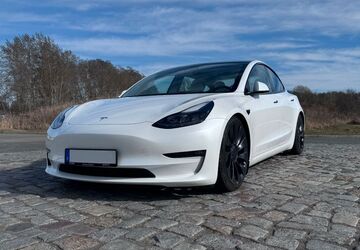 Tesla Model 3 32.000 km 33.500 &euro; Friedland 17098