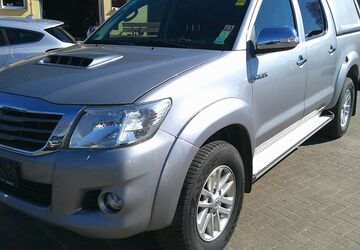 Toyota Hilux 227.000 km 17.999 &euro; Neddemin 17039