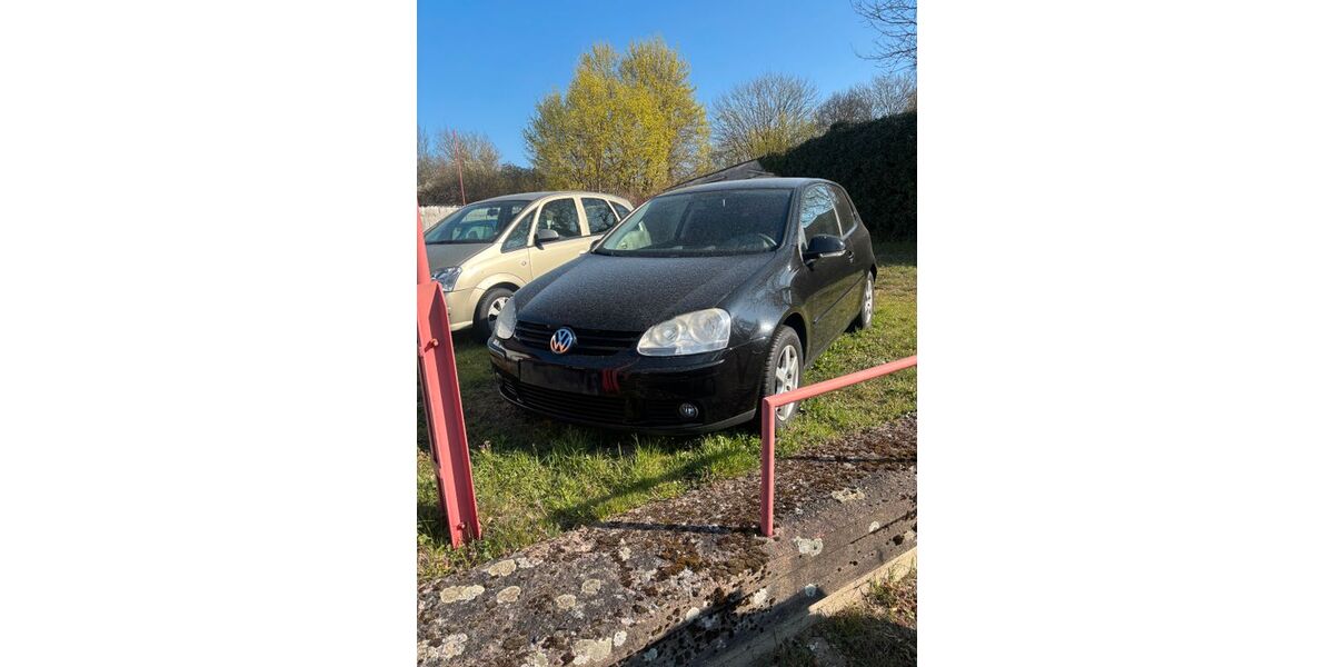 VW Golf 285.000 km 699 &euro; Küssow 17036